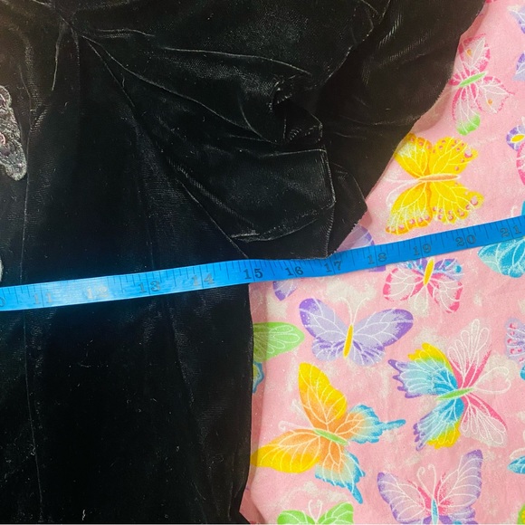 VINTAGE 1980s WOMENS BLACK VELVET PUFFY SLEEVE GOTHIC WEDNESDAYCORE EVENING GOWN - Picture 6 of 9